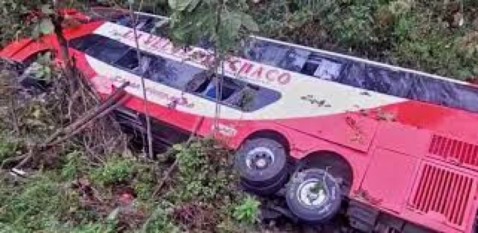 Bus accidentado en ruta Cochabamba - Santa Cruz cubrirá gastos fúnebres y médicos