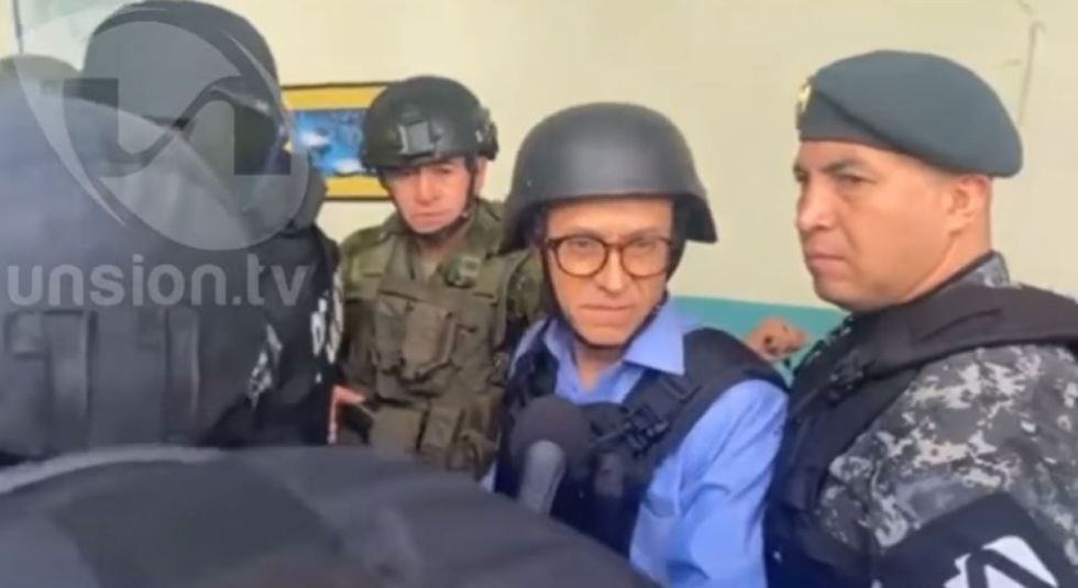Christian Zurita, candidato a la presidencia de Ecuador, acude a las urnas con chaleco antibalas (VIDEO)