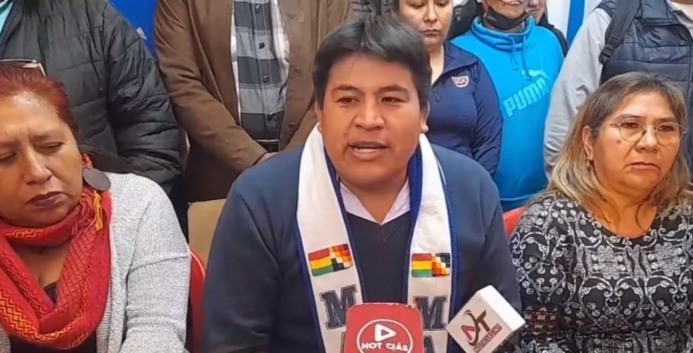 El MAS de Acosta anuncia que mil abogados defenderán a Evo