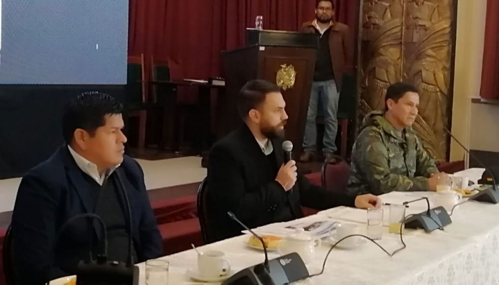 Ministro de Gobierno revela que revisa comentarios de redes sociales y lamenta que se vanaglorie a Marset