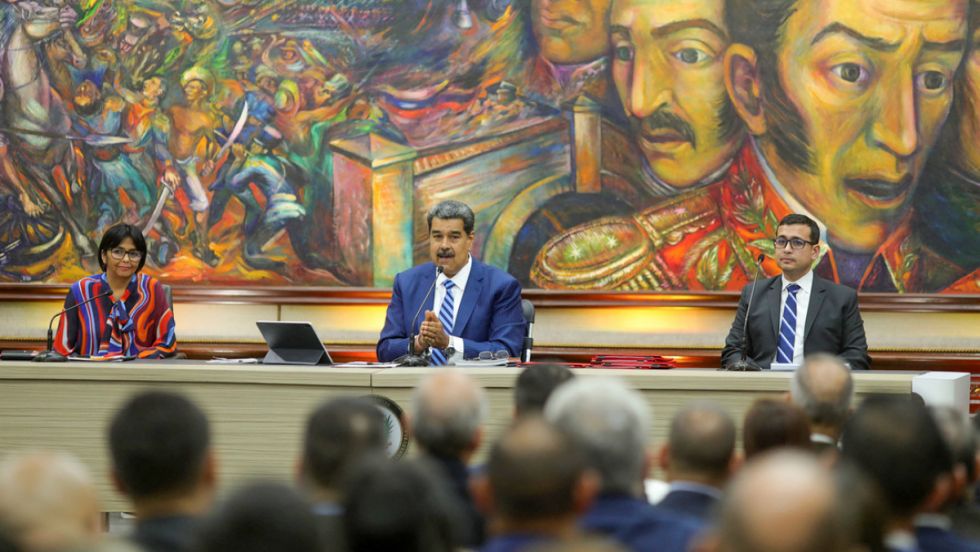 Maduro designa a 3 nuevos ministros de su gabinete