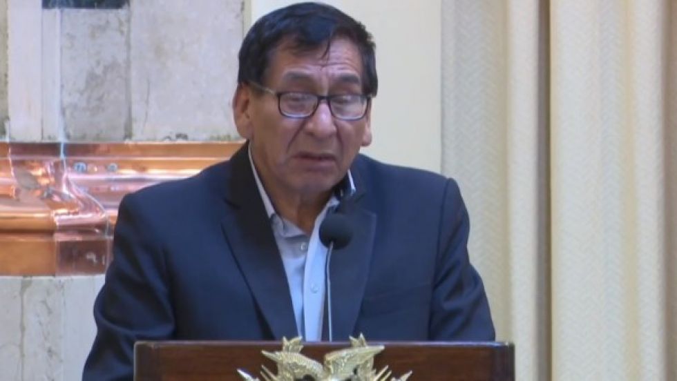 Ministro de Medio Ambiente dice que jugó con mercurio cuando era niño y pone en duda sus efectos