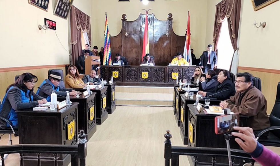 Potosí: Eligen a Lesly Flores como alcaldesa interina, mientras Llally esté encarcelado