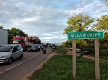 Transportistas bloquean la ruta 9 en Villa Montes por el Tramo Isiri - La Central