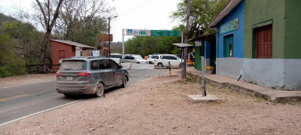 Transportistas de Villa Montes bloquean la ruta a Tarija, Yacuiba y Paraguay exigiendo mejoras viales
