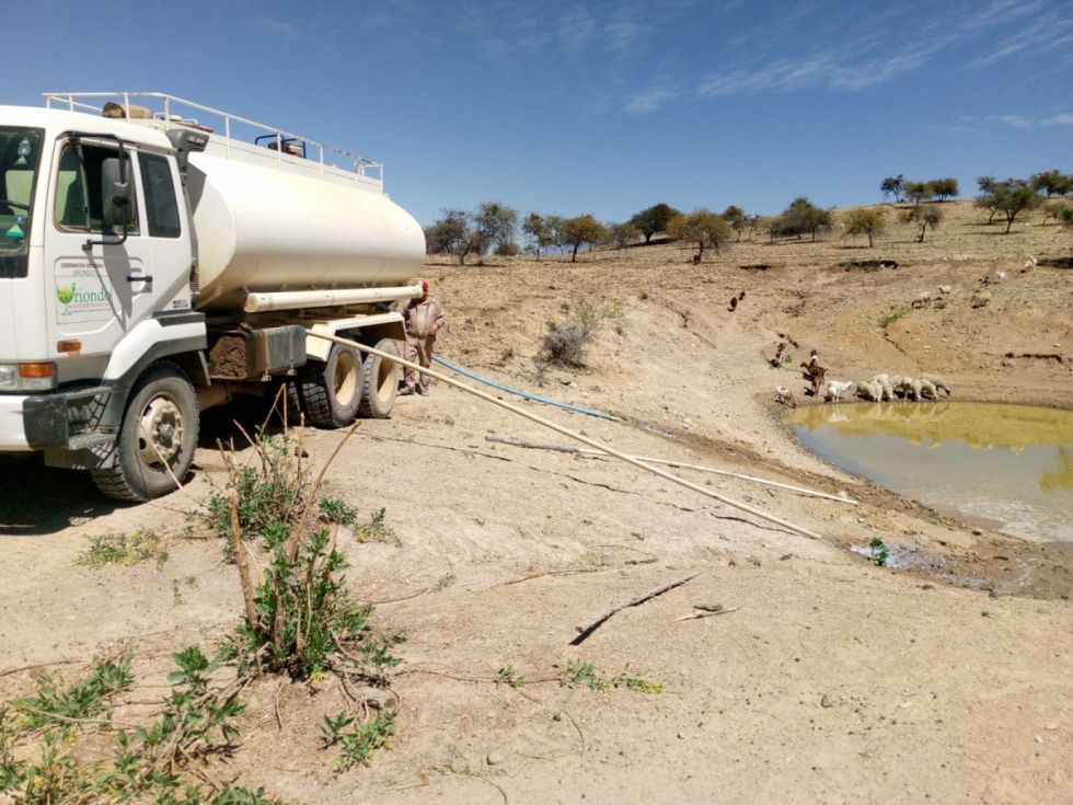 Subgobernación de Uriondo ejecuta trabajos para el almacenaje de agua y el mantenimiento de caminos