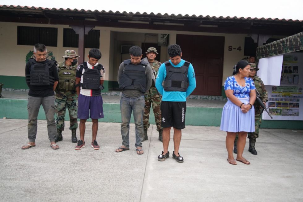 Envían a prisión a seis personas halladas con droga y armas de fuego en Villa Tunari