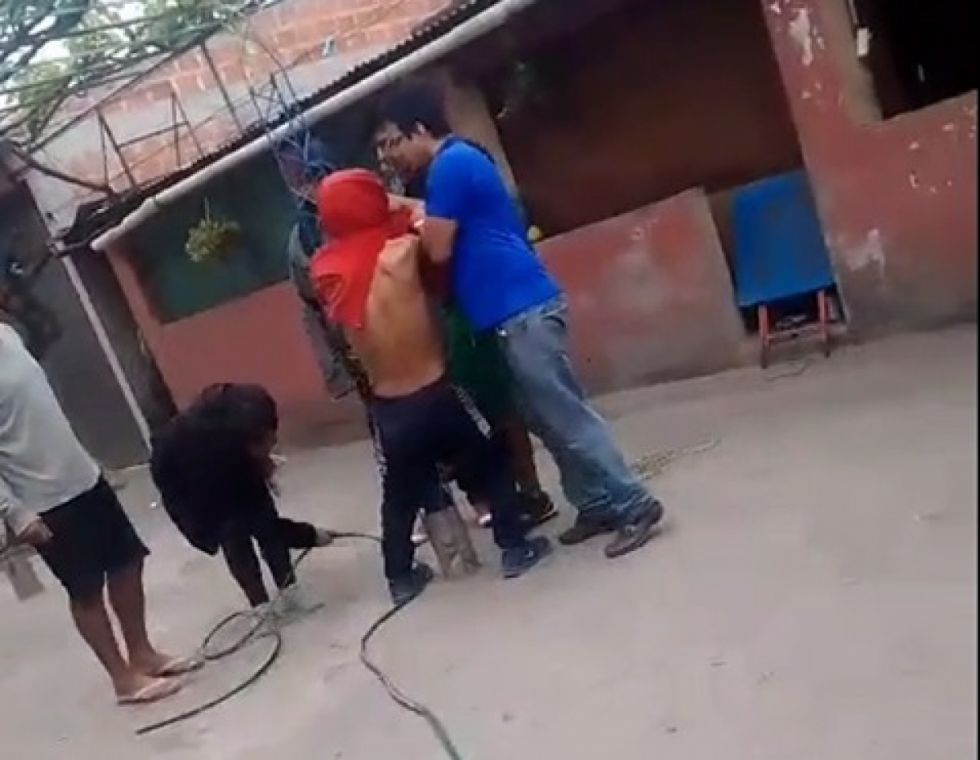 El detenido fue chicoteado