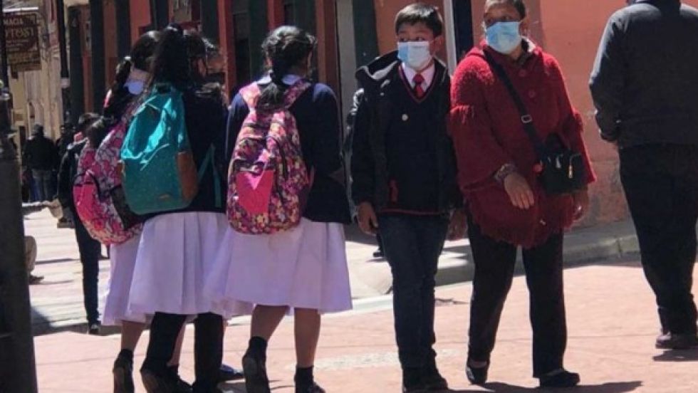 Ante escasez de agua en colegios de Potosí, Educación garantiza provisión del líquido
