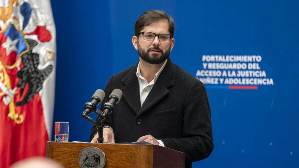 Boric denuncia amenazas contra su familia