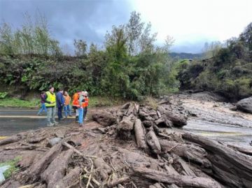 Familias aisladas en Chile por lluvias e inundaciones