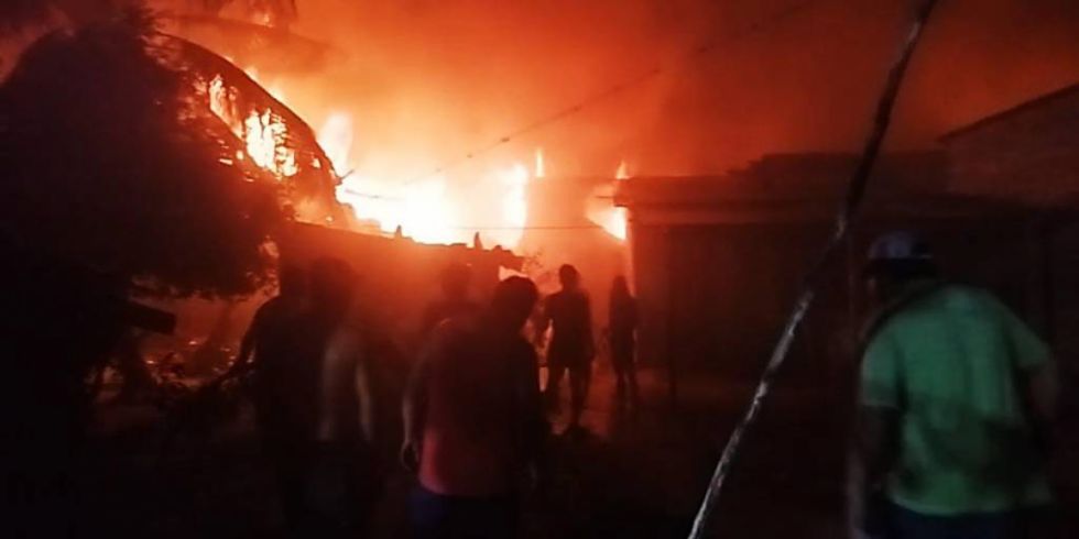 Montero: incendio en el barrio Guadalupe consume viviendas y el depósito de una empresa