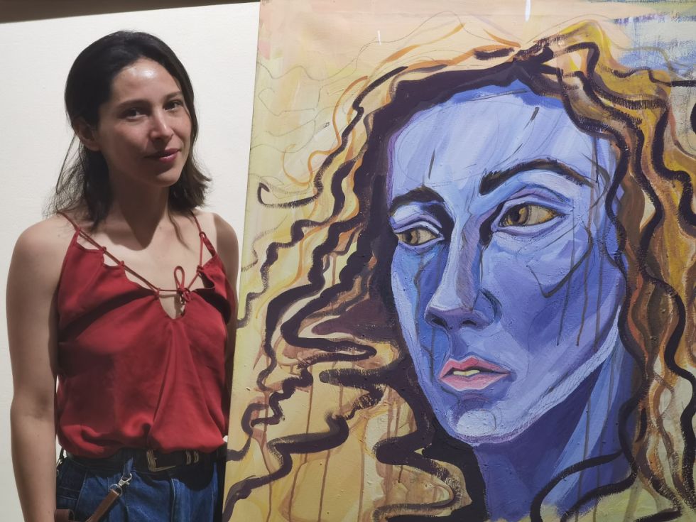 Carolina Lema con una de sus obras. 