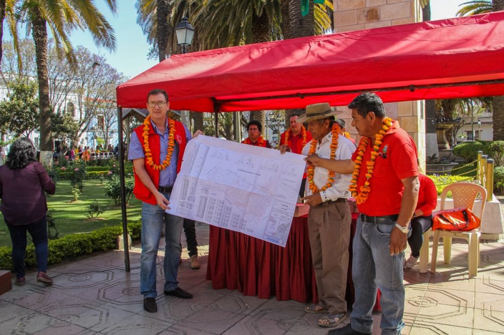 Tarija: Alcaldía entrega planimetrías a 3 barrios