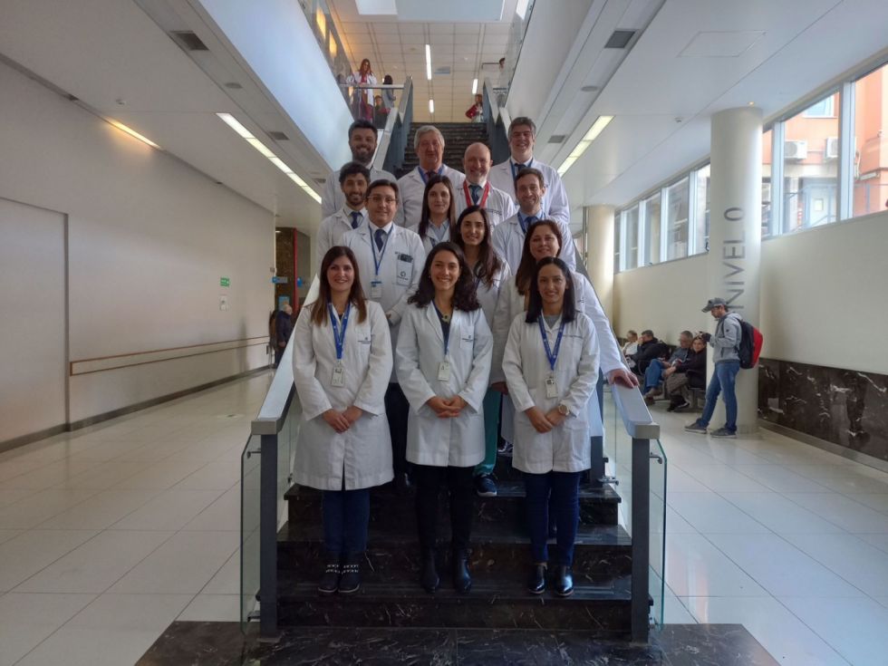 Realizan histórica cirugía de transferencia de dedos del pie a la mano en Argentina
