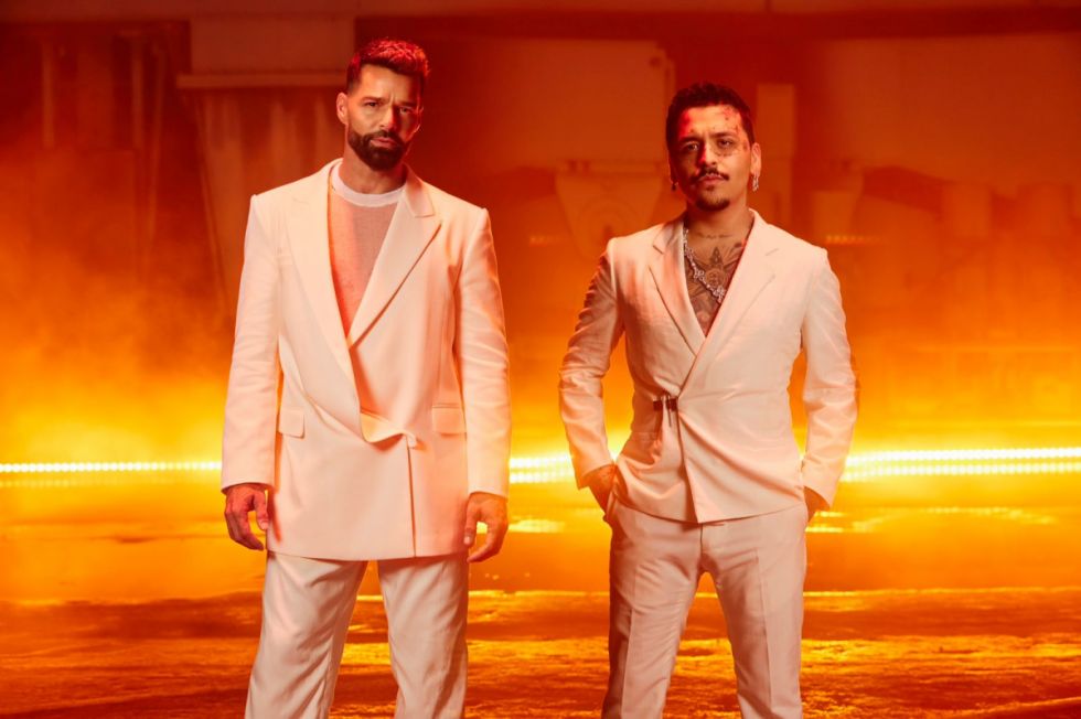 Ricky Martin estrena nueva versión de "Fuego De Noche, Nieve De Día" junto a Christian Nodal