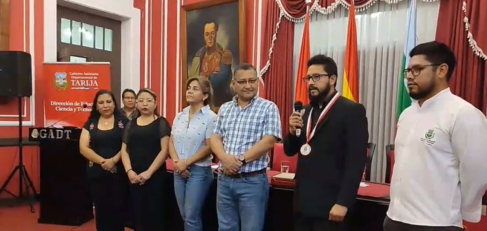 Otorgan reconocimiento a Gabriel Torres, destacado guitarrista tarijeño
