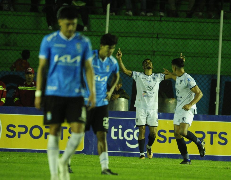 A la espera si reanuda la División Profesional: Clubes cruceños participarán en un torneo 