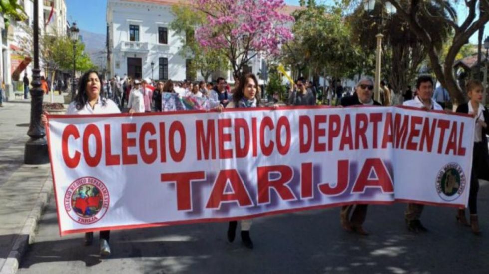 Médicos definen la siguiente semana si van a paro
