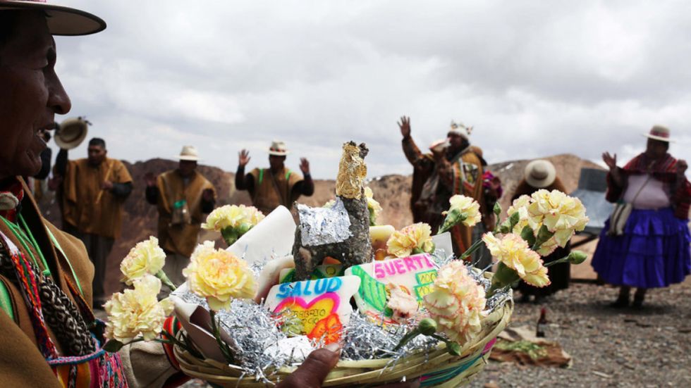 Rituales a más de 5.200 metros para que la Madre Tierra aplaque la sequía en Bolivia