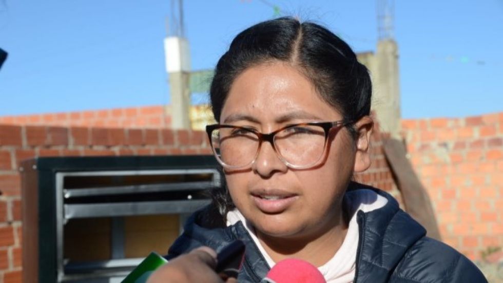 Eva Copa denuncia que profanaron la tumba de su padre y robaron su cuerpo 