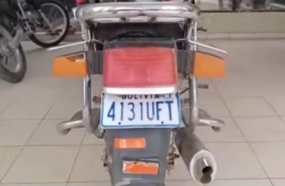 Hallan una moto abandonada en el barrio Zamora