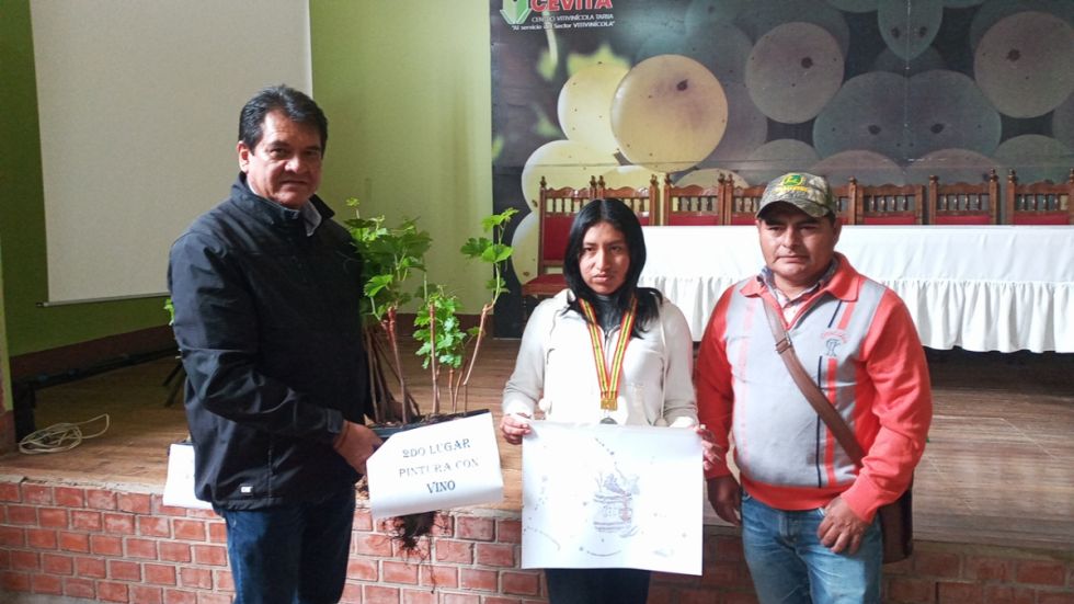 Gobernación concluyó con éxito el concurso de pintura con vino y diseño de viñedos en Uriondo