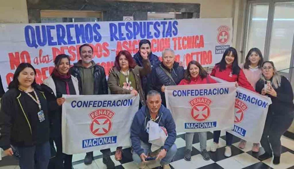Trabajadores chilenos toman Ministerio de Salud