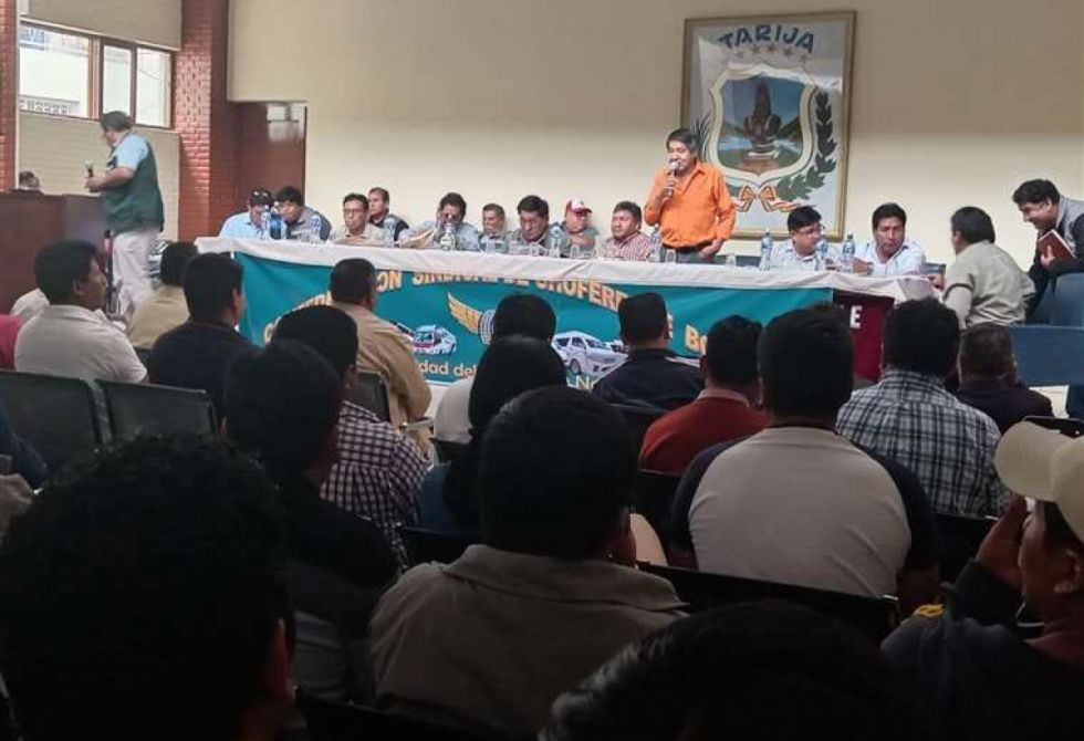 Transportistas reunidos en Tarija determinan ir a paro nacional de 48 horas