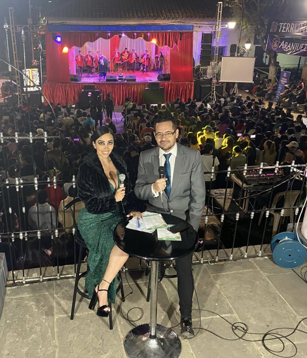 Presentando en TVU con Roberto Gutiérrez