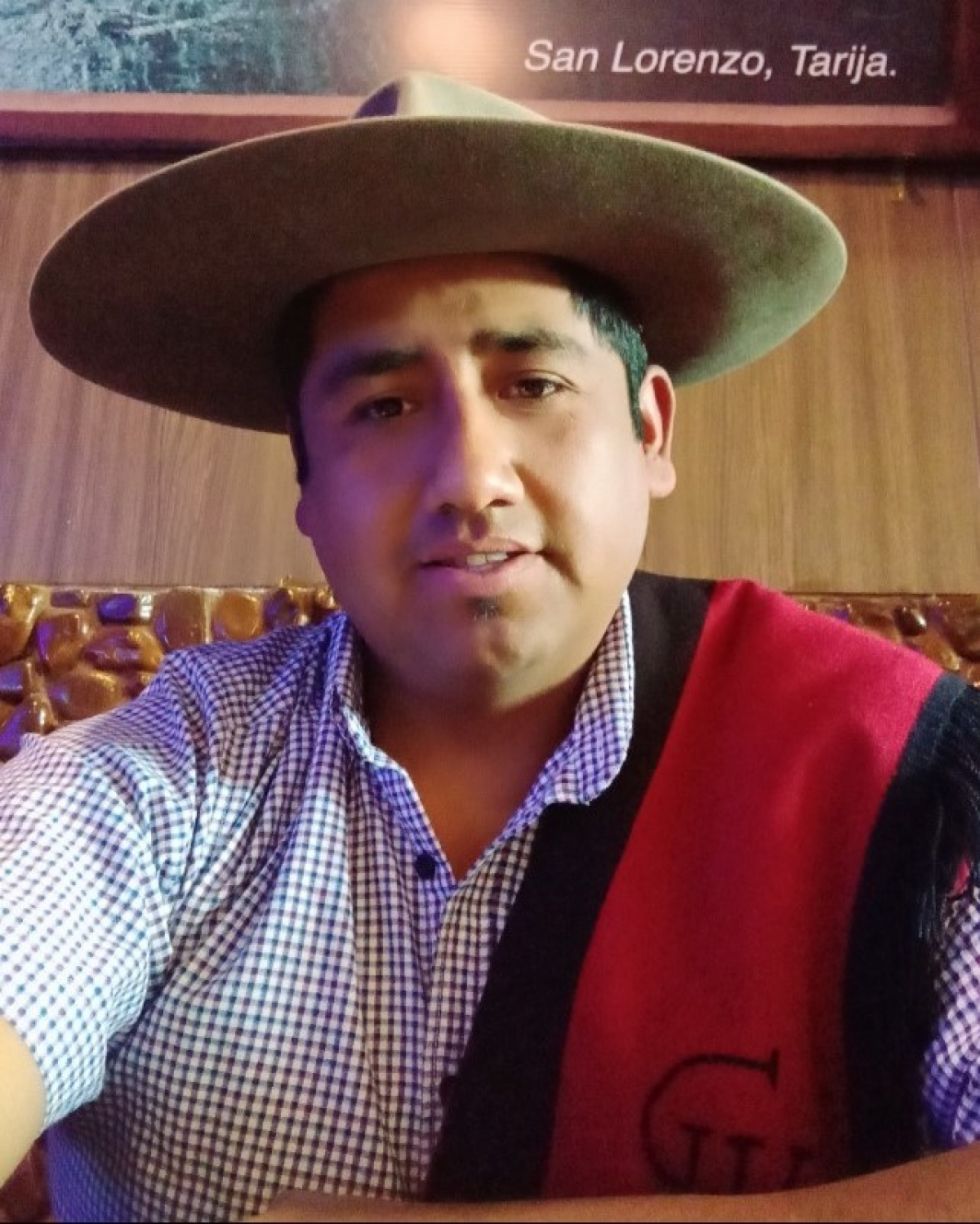 Chango Vega, el cantante que preserva las costumbres de su pago en sus canciones