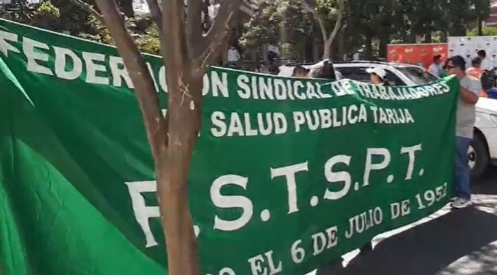 Trabajadores de la Salud marchan en Tarija y Bolivia en demanda de mejoras en la atención médica