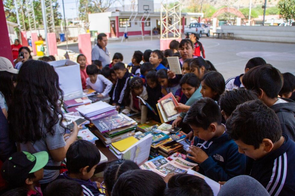 Estudiantes de La Pintada reciben más de 300 libros 