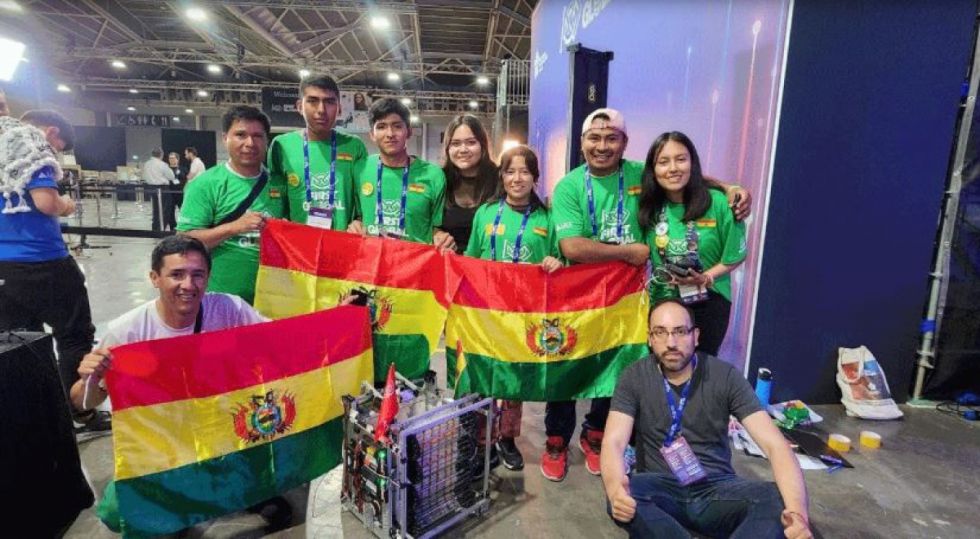 Bolivia alcanza un tercer lugar histórico en el mundial de robótica en Singapur