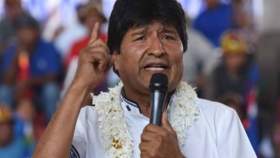 Morales increpa a arcistas por usar arenga “Evo de nuevo, huevo carajo”