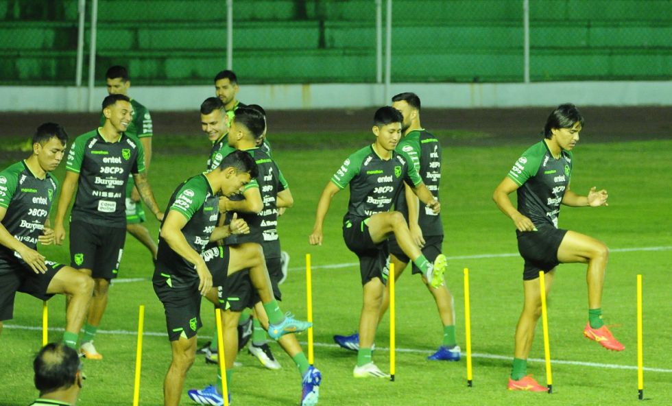 Selección Boliviana: Costas alista un tridente ofensivo con Henry Vaca 