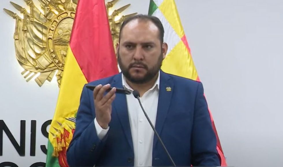 Gobierno denuncia bloqueos en el Trópico que impiden viajes hacia el Cabildo; le exhorta a Evo que desista