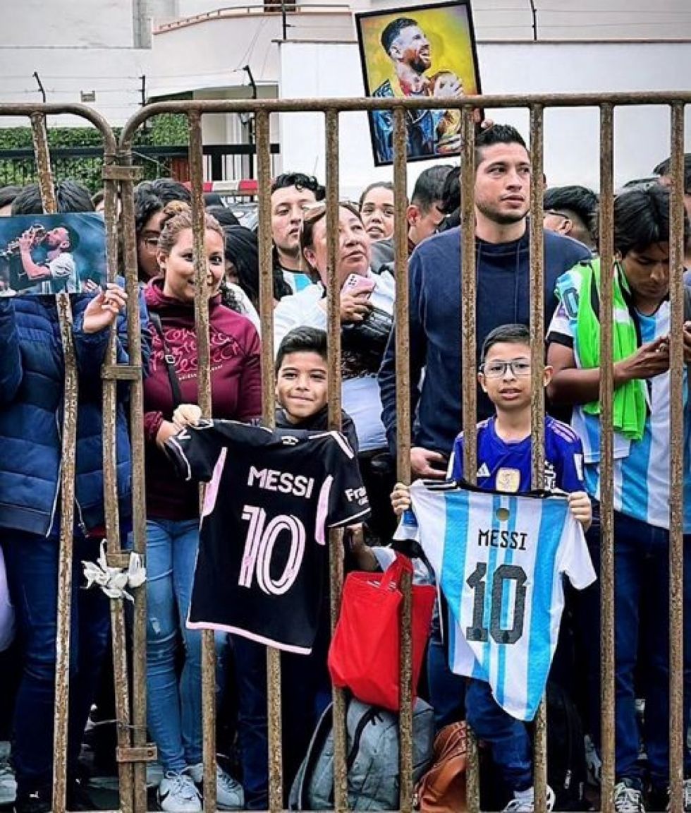 Al igual que en Bolivia, hinchas peruanos deliran por Messi y Argentina 