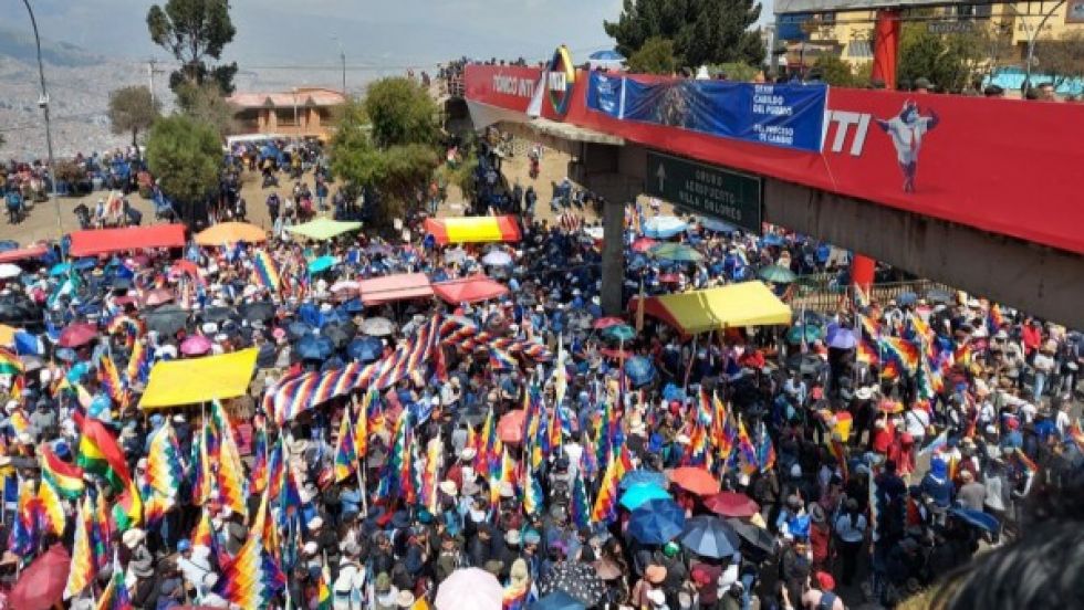 Evistas dicen que Cabildo no reunió ni a 60.000 personas y advierten que resolución no tiene validez