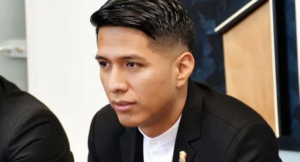 Evistas y arcistas vuelven a elegir a Andrónico como presidente del Senado
