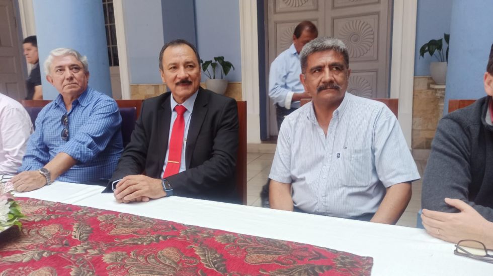 Cuéllar llega a Tarija y se reúne con ciudadanos de a pie para analizar la situación nacional