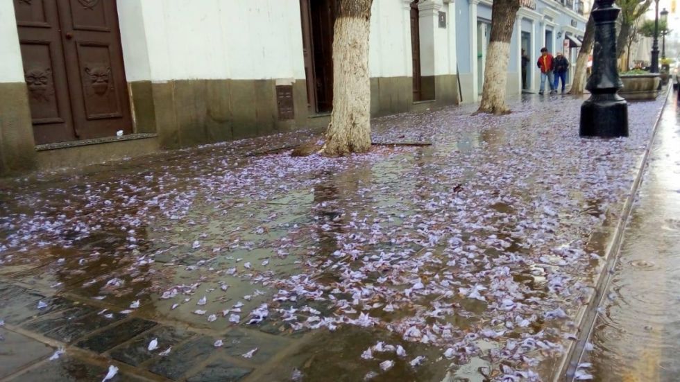 Cinco regiones registran lluvias, advierten que no es suficiente para la recarga de reservas de agua