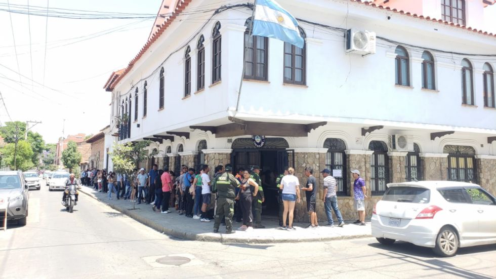 Argentinos en Tarija ejercen su derecho al voto en las presidenciales