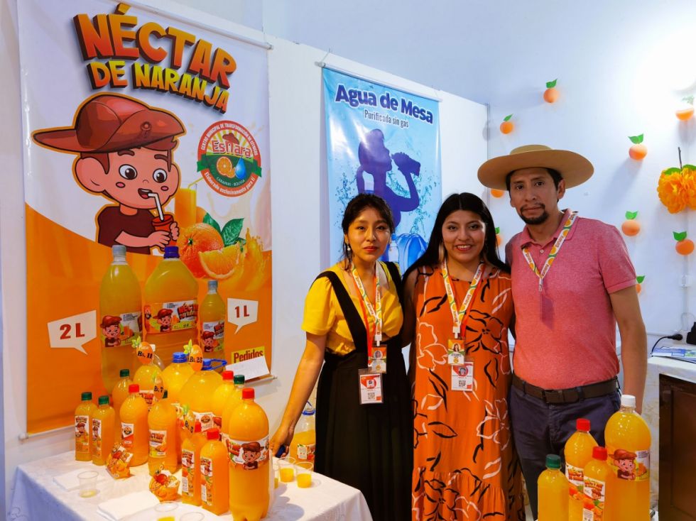 Jessica Mendoza, Mayra Jarjuri y Víctor Sosa de la empresa Esnara, orgullo de Caraparí