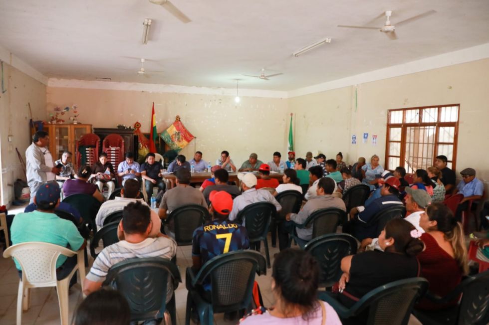 Campesinos levantan bloqueo en la Ruta 9 tras acuerdo con Ministro de Medio Ambiente y Agua