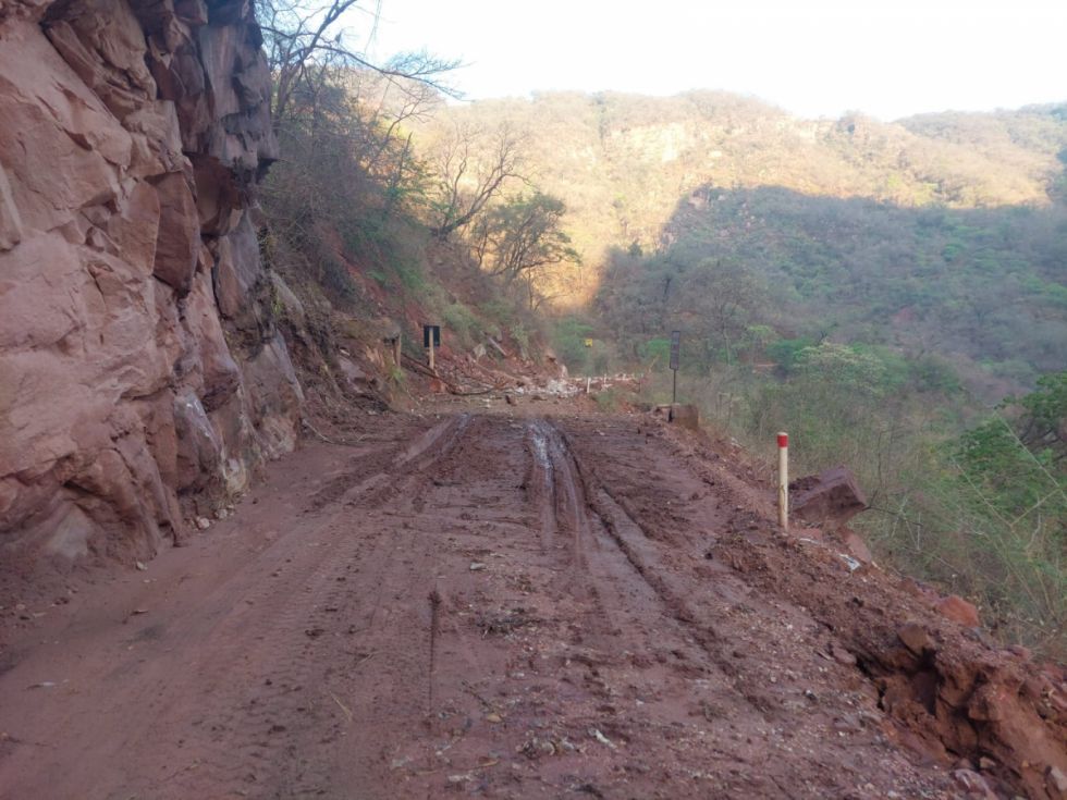 Habilitan el paso en la ruta Tarija-Villa Montes después del derrumbe en el Angosto