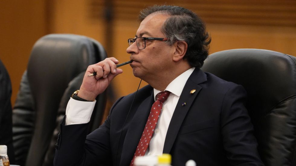 Petro se enfrenta nuevamente al fiscal Barbosa