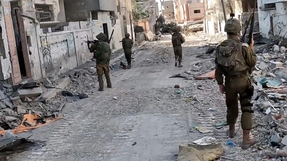 Israel dice que completó el cerco a Gaza y partió en dos la Franja