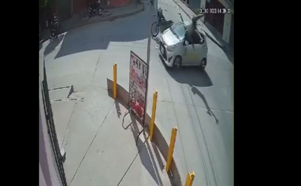 Motociclista sufre fractura en el cráneo después de colisionar con un microbús en Yacuiba