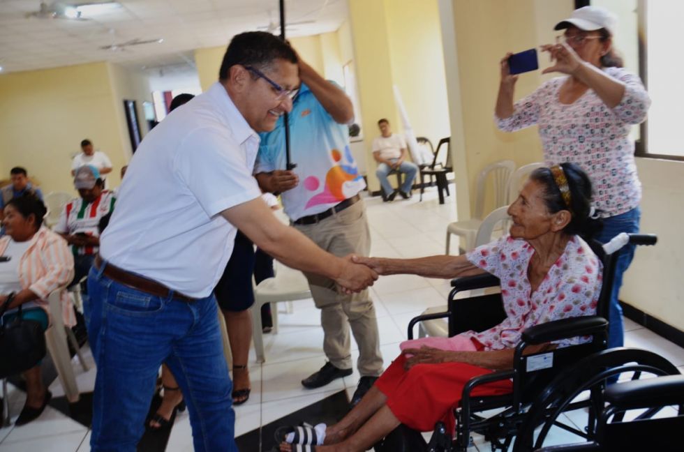 La Gobernación entrega ayuda para el pueblo Guaraní en Yacuiba 